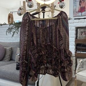 Blouse long-sleeved blouse with ruffled details.